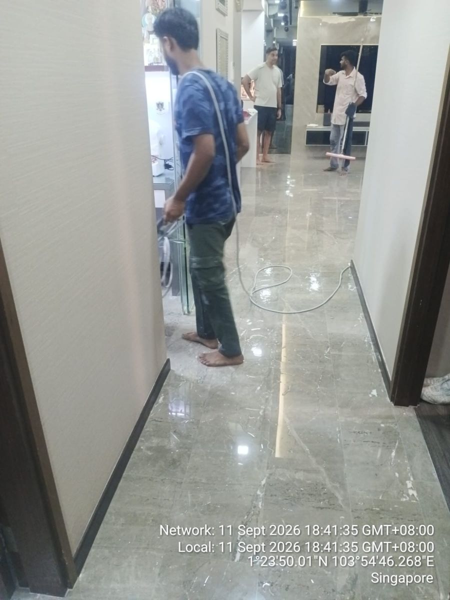 Wet slurry honing of a marble corridor